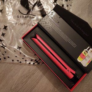 Pink Straight Ahead hair straightner